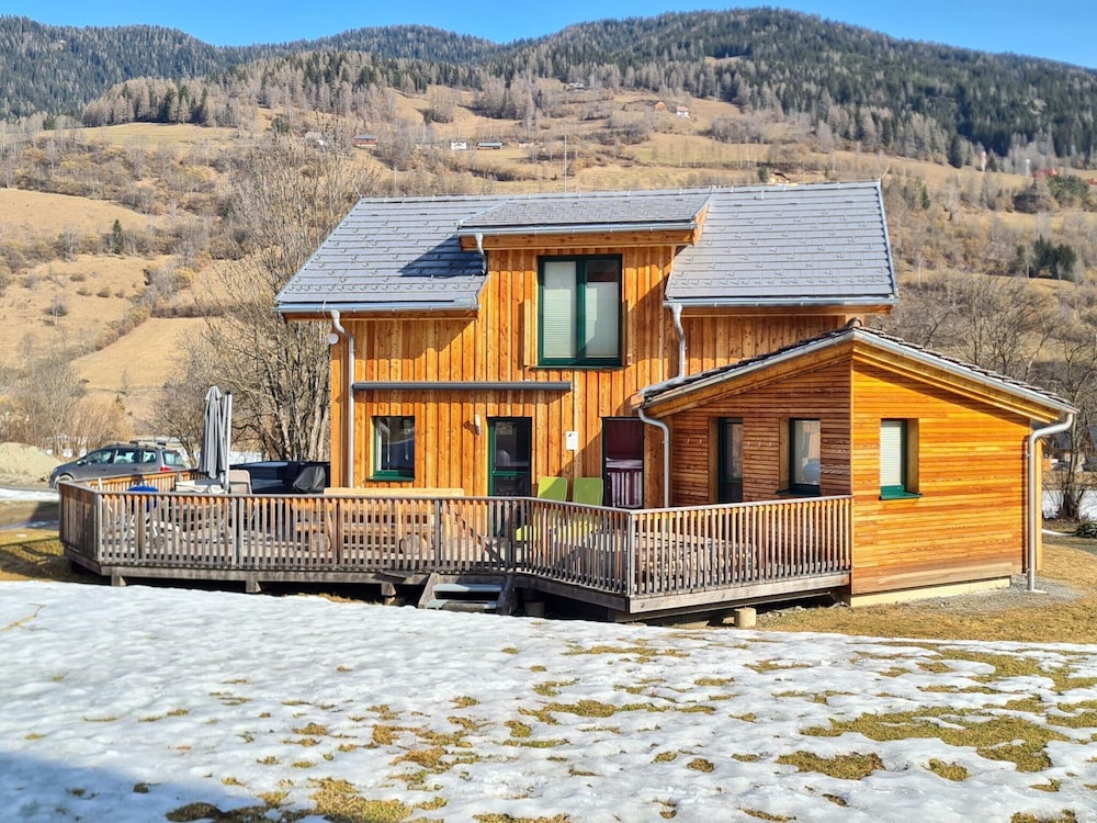 Modern Chalet in Sankt Georgen ob Murau with Hot Tub