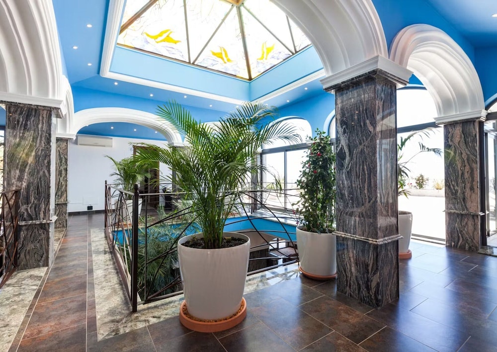 Unique Villa With Outdoor hot tub