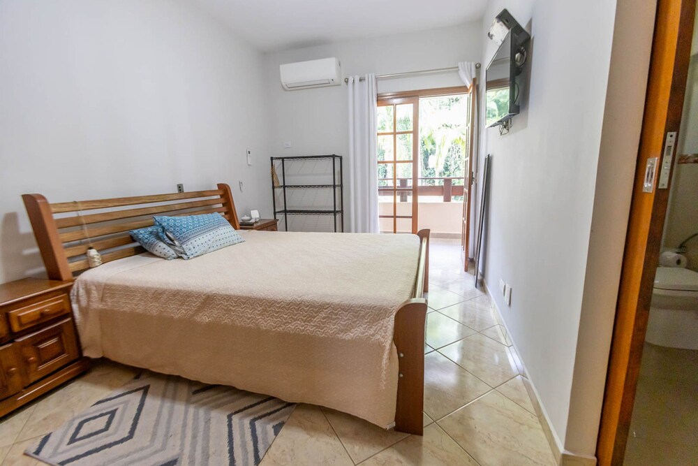 Casa em Condom nio com Piscina Wi-fi e Garagem
