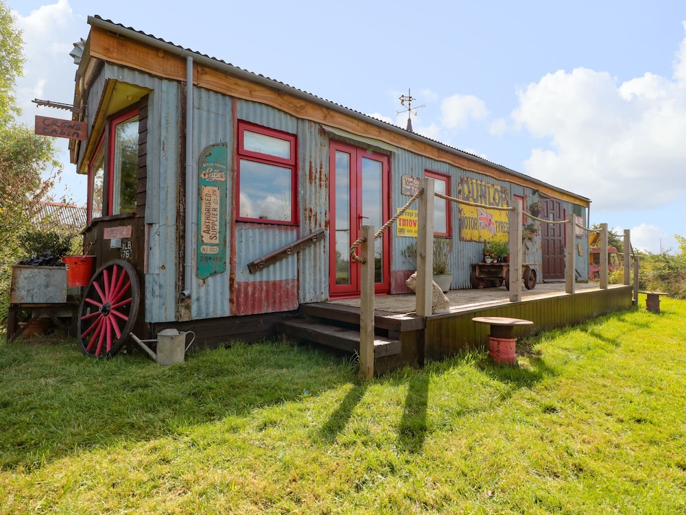 Gloucester Vacations - Crows Cabin - Property Image 1
