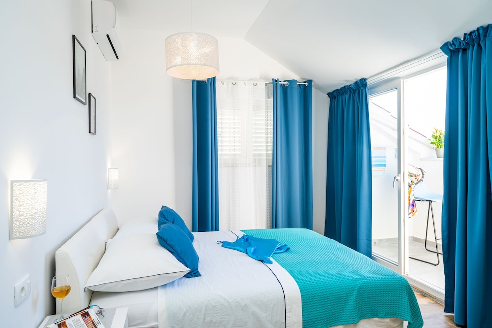 Jele Rooms