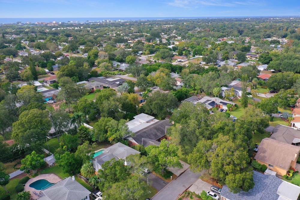 Golden Retreat: Expansive 6BR Home w Heated Pool ~