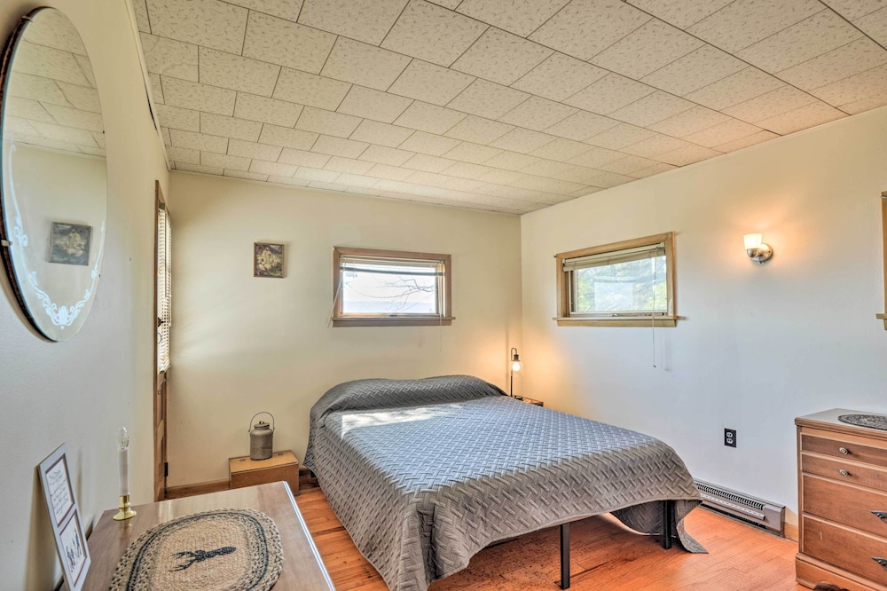 Cozy Home w/ Private Patio & Views, Hiking On-site