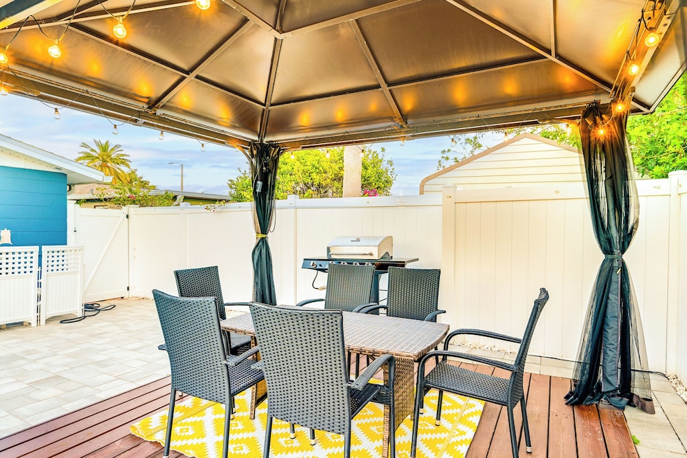 Holiday Oasis w/ Heated Pool: Near Gulf Beaches!