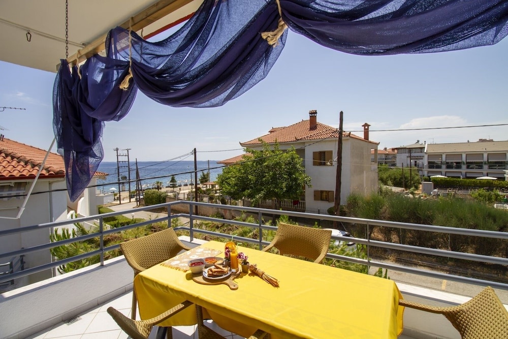 Endless Blue Apartment by Rentals Pro