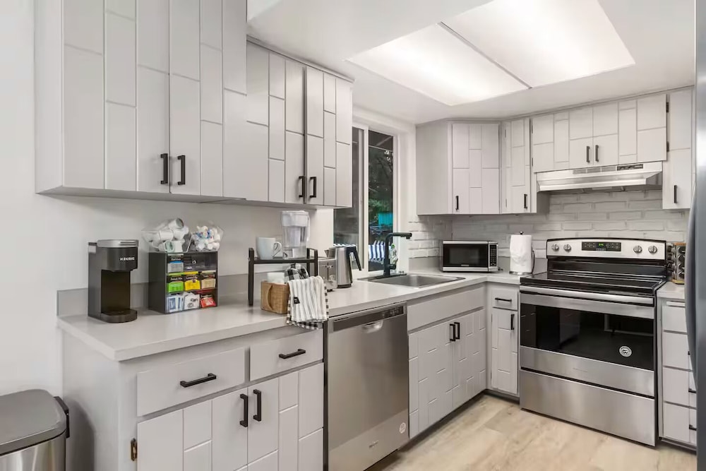 Comfortable Kirkland Home for Family & Remote Work