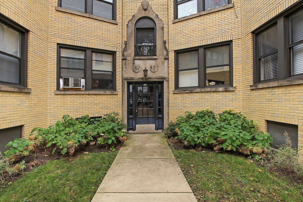 1BR Vibrant Apt - Montrose 2E