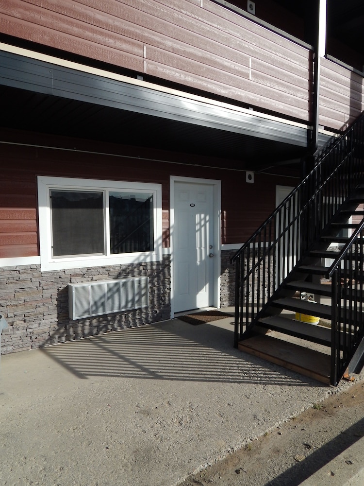 Hinton Highway Inn