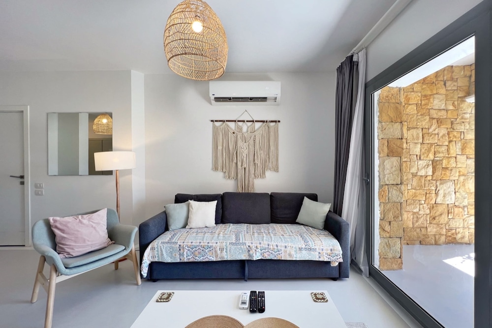 Xuru Stays I Lagoonfront Easy 1bdr @ Swan Lake El Gouna