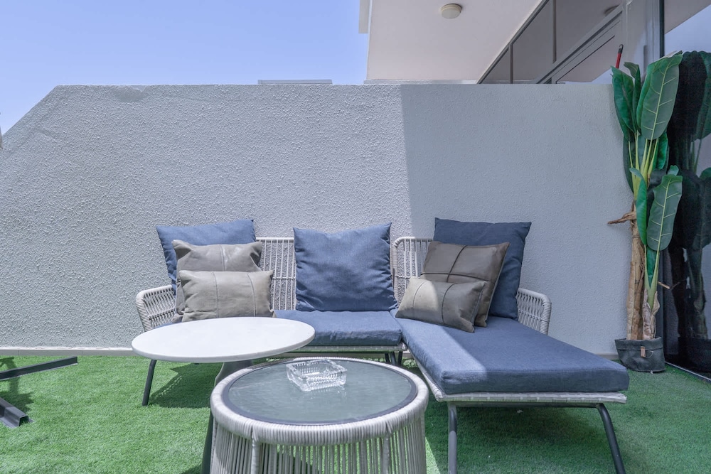 Elegant Studio With Garden in Meydan - Dubai