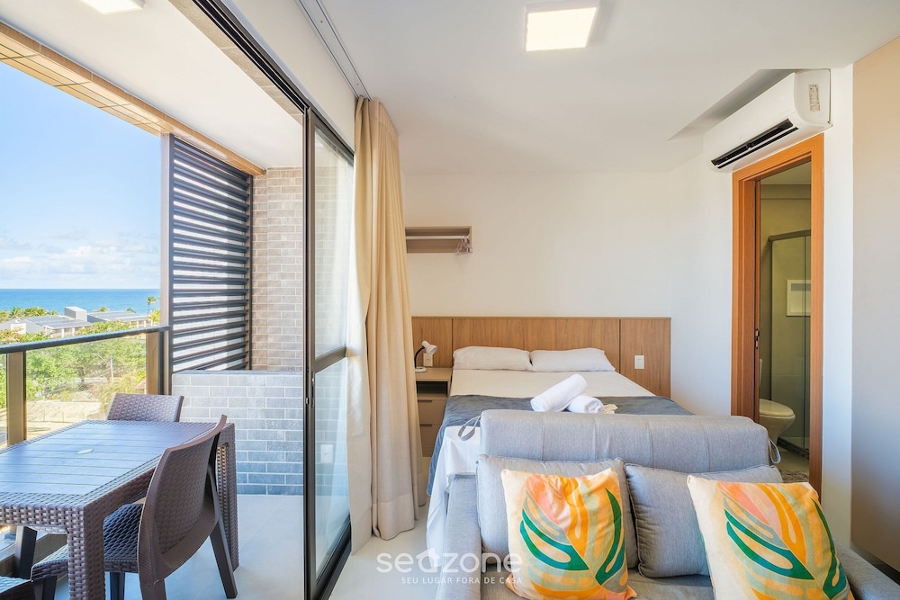Stay Just Steps From Itapua Beach, With Pool and gym - RGF