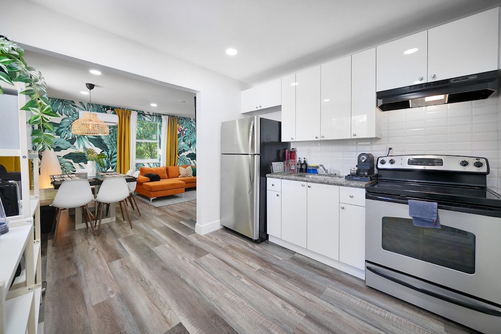 Vacay Spot Wynwood Fun 8 to 28guests 4kitchens BBQ