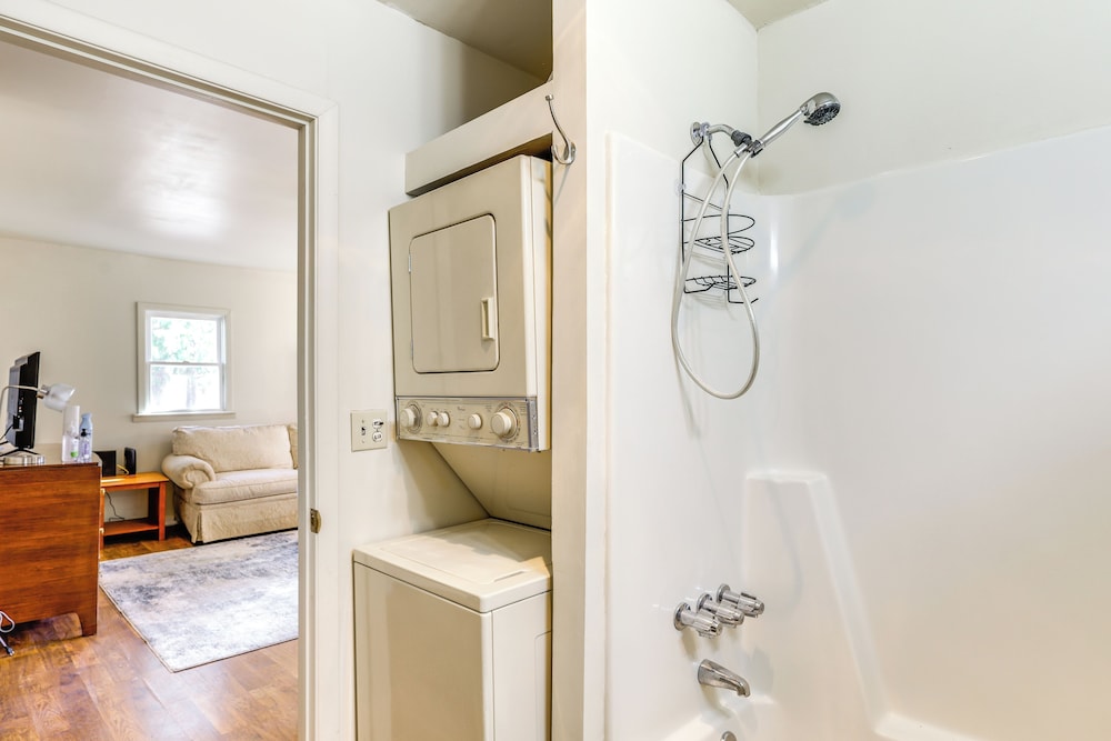 1 Mi to Dtwn Saratoga Springs: Cozy Duplex Apt!