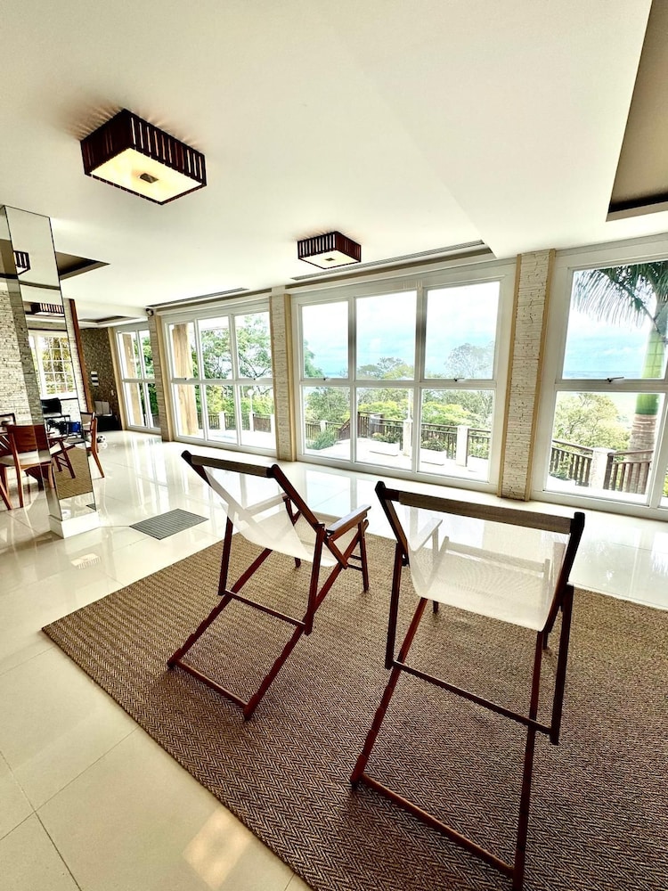 Leonardi's Sunset House