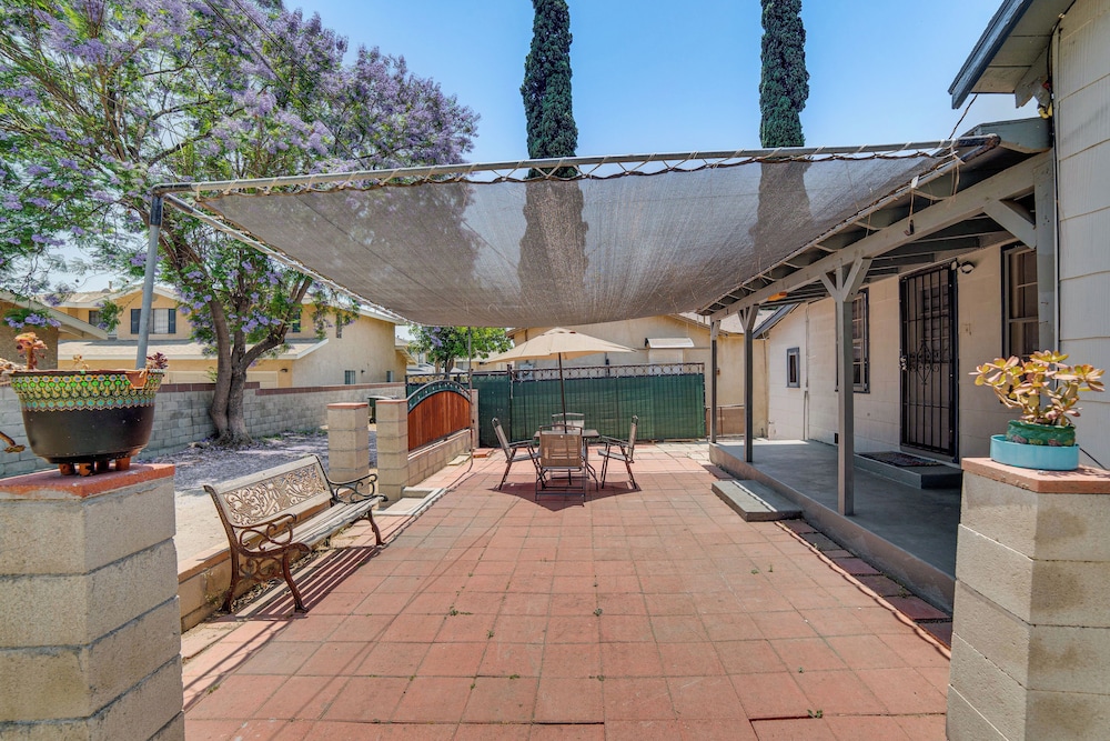 3 Mi to Airport: Pet-friendly Home in Ontario Home