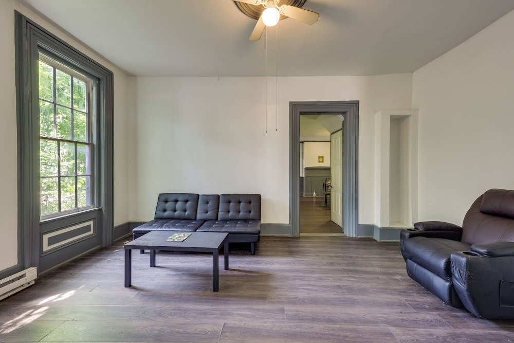 Walk to Town: Bath Apt Near Keuka Lake Wine Trail