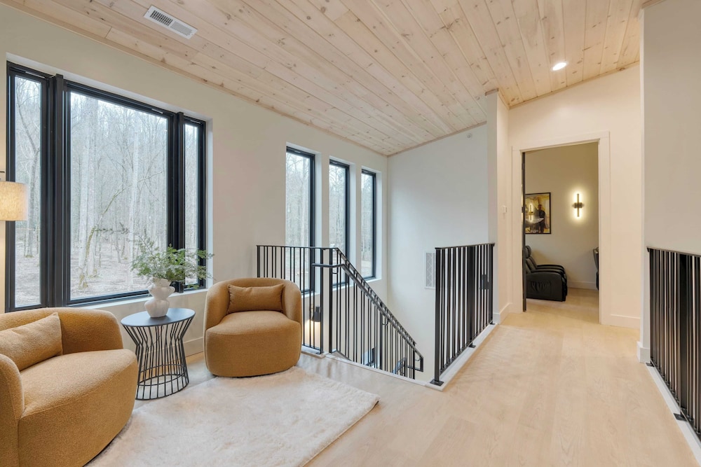 Kings Crown by Avantstay Indoor Pool, Hot Tub, Firepit, Theater All-season Retreat