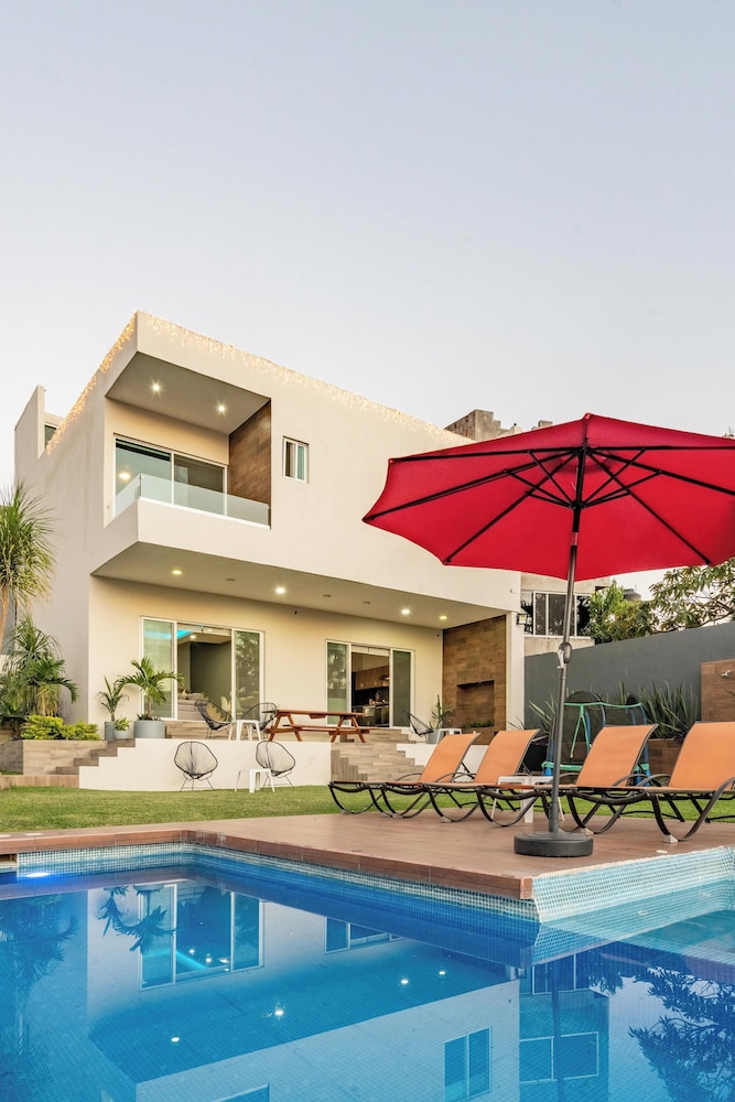 Loft with Pools and Rooftop Sky Bar