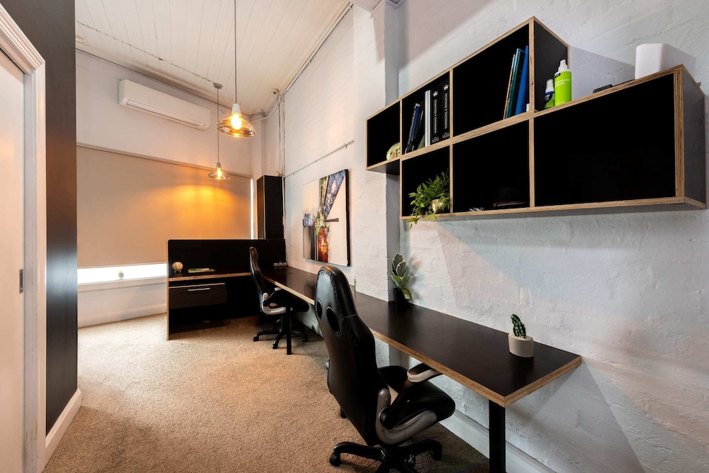 Unique 2BR Converted Storefront APT in Alphington!