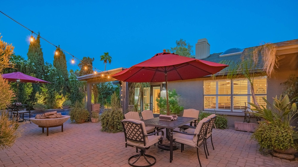 Scottsdale Gem W/pool in Private and Serene Yard!