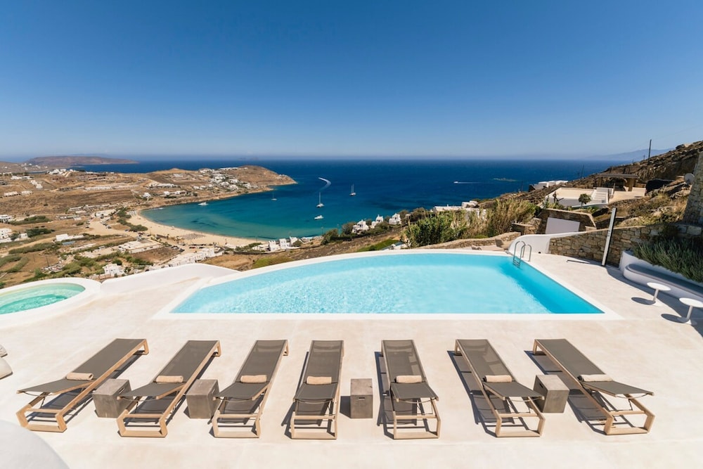 Luxury Villa With Stunning Views Above Kalo Livadi