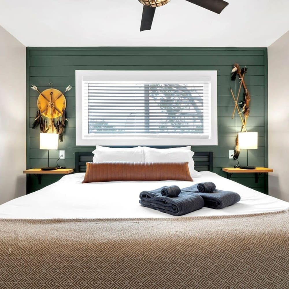Spacious 4BR Home Near Grand Canyon Sleeps 10