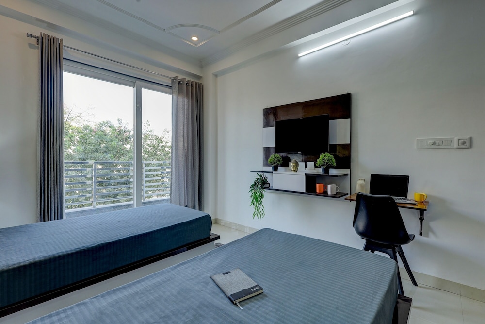 Wandr Sagitta - Sector 51, Near Artemis Hospital view 3