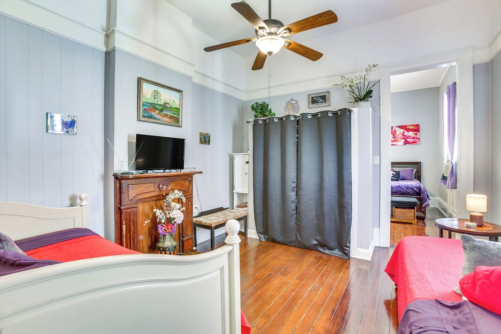 Walk to Magazine St: Nola House in Irish Channel!