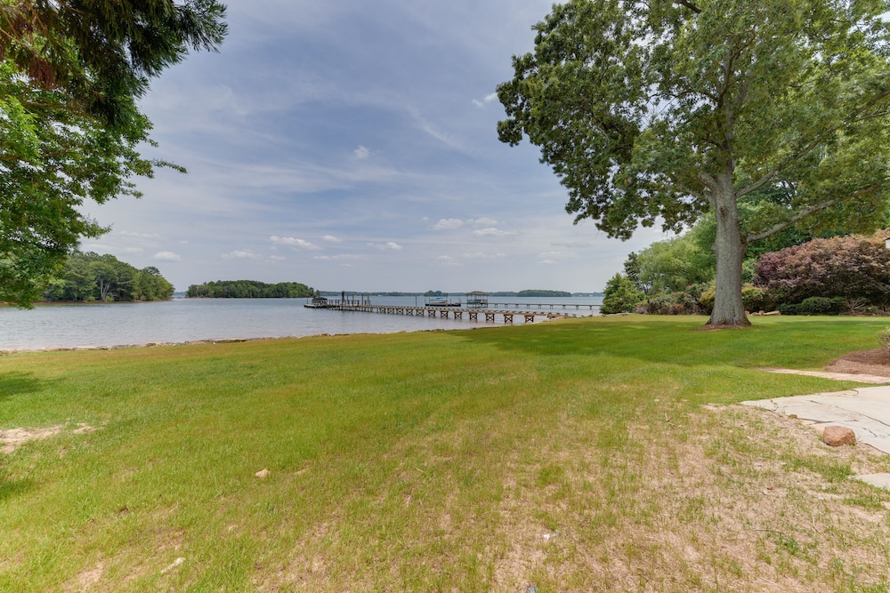 'island Point Cottage' on Lake Norman With Porch! view 2