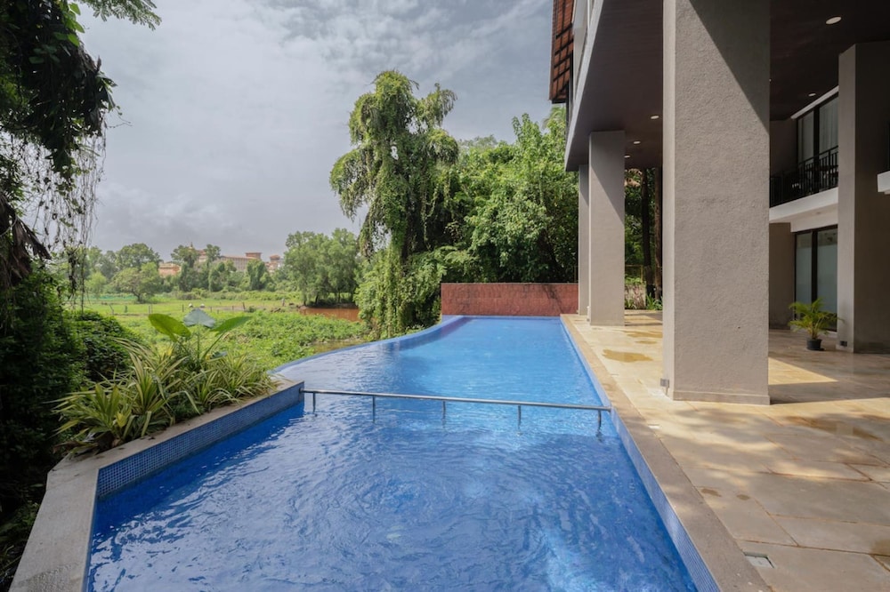 Sol Banyan by Hireavilla - 2BR w Pool in Candolim