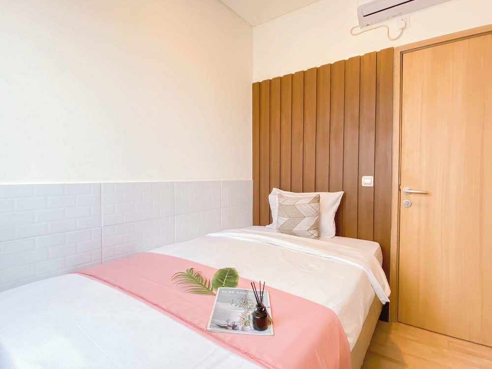 Modern Look And Restful 3Br At Meikarta Apartment