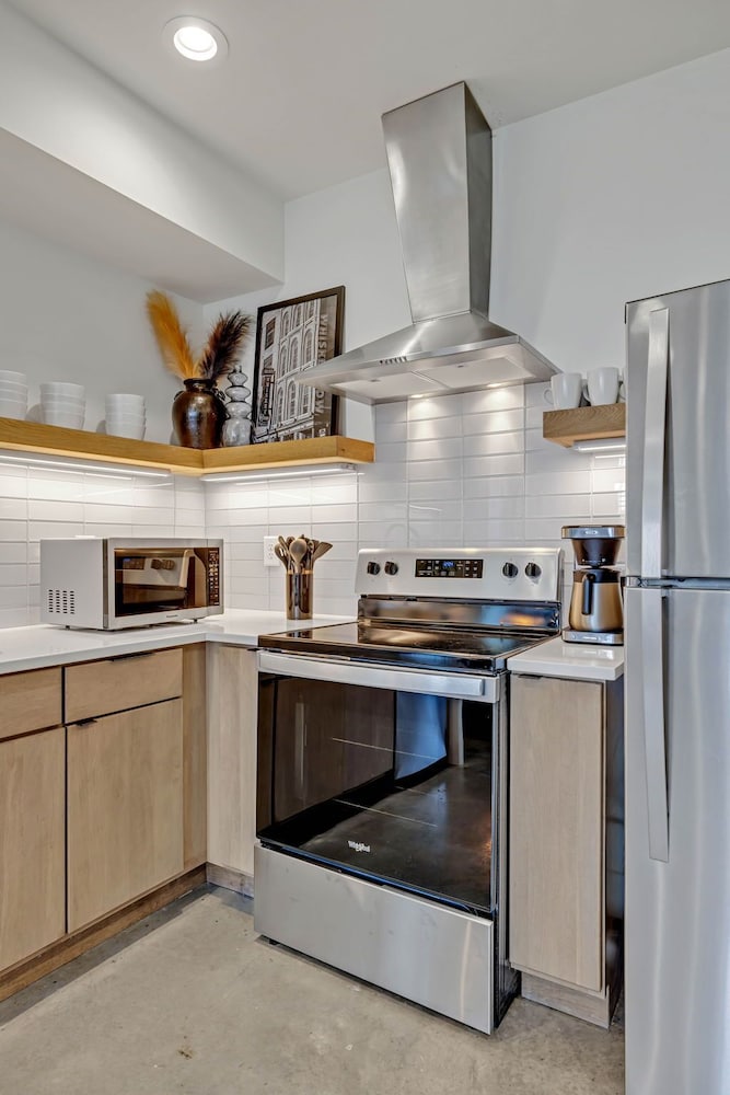 Euphony-designer Furnishings-5 Mins to Broadway