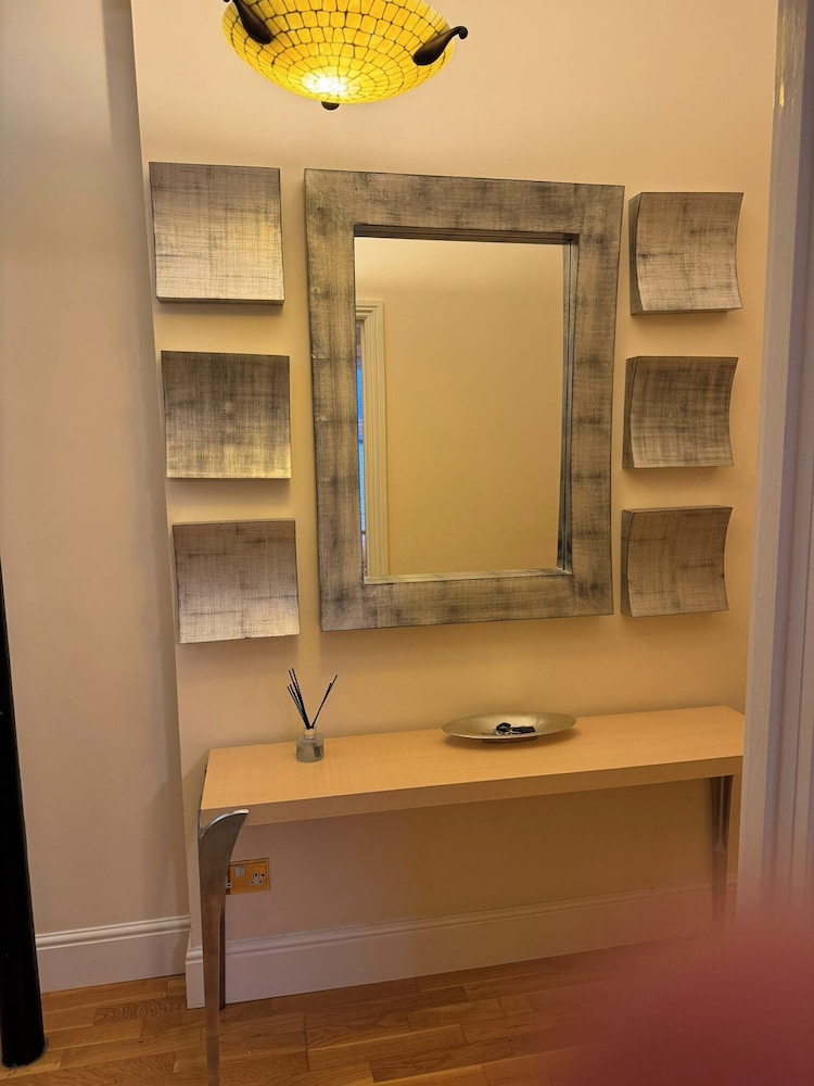 Executive Apartment, Woodford Mill, Witney