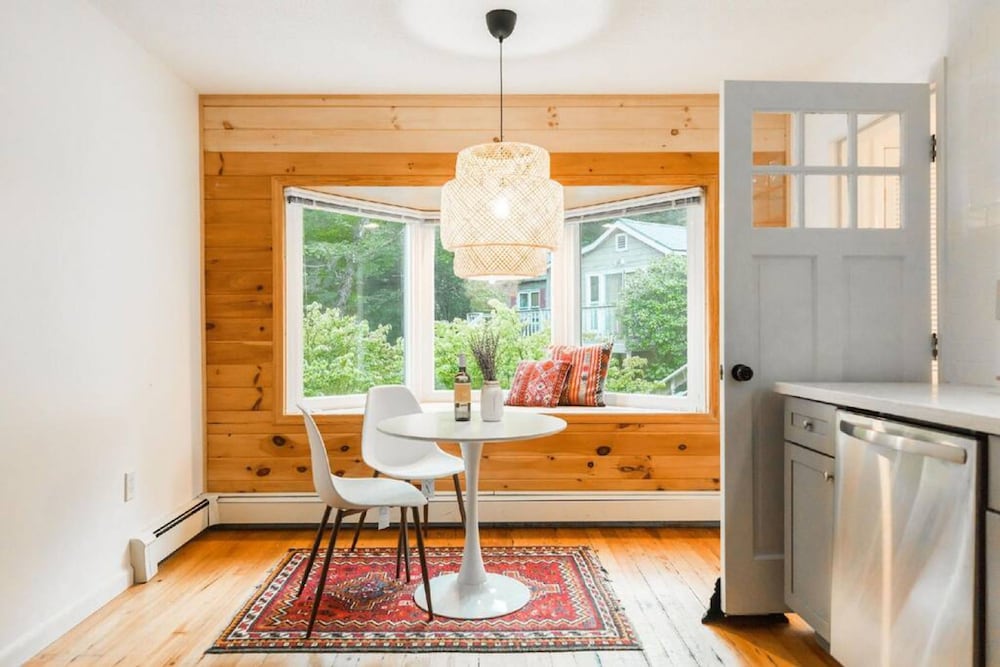 Twin Cabin I - Hot Tub Firepit Hiking Retreat