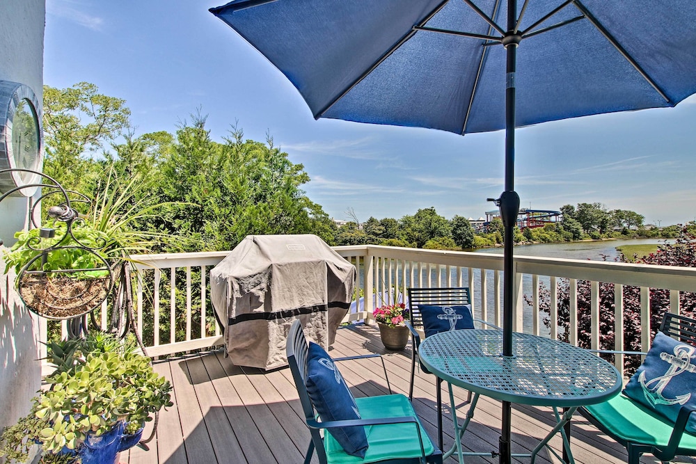 Deluxe Waterford Home w/ Views, Outdoor Bar & More view 5
