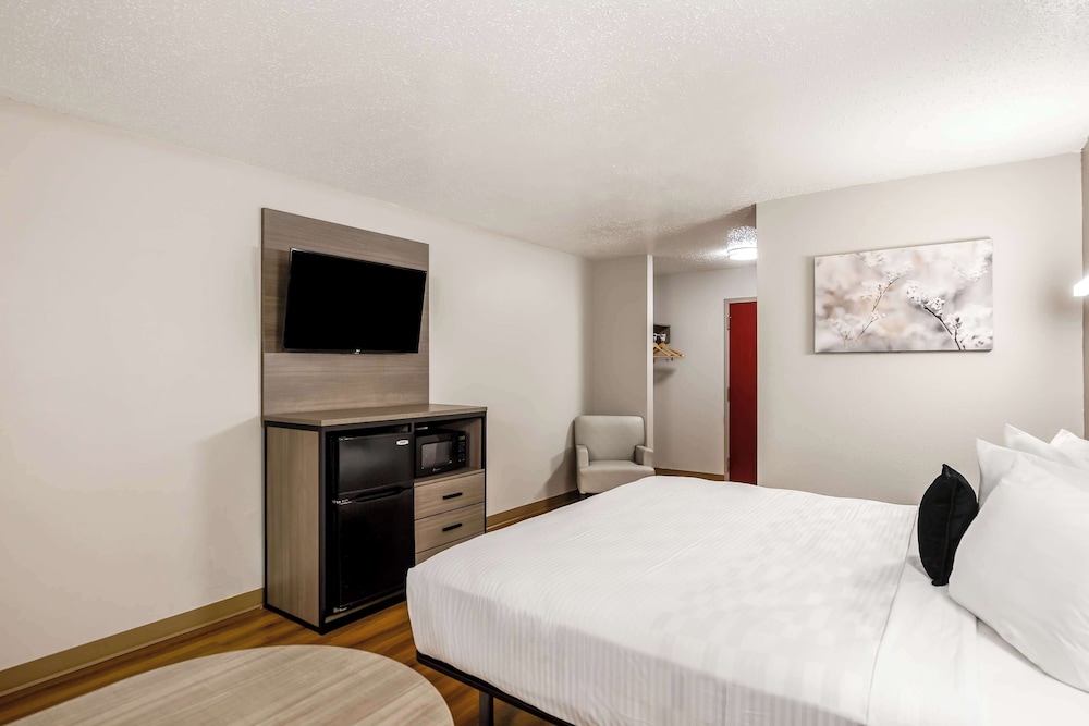 Red Lion Inn Suites Pontoon Beach - Property Image 22