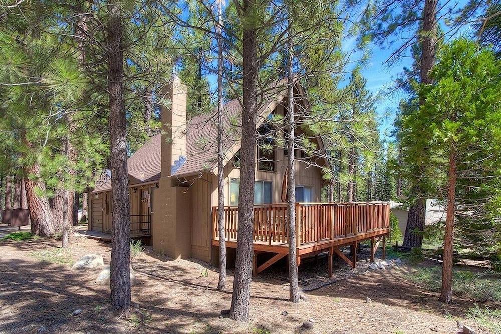 Lake Tahoe Vacations - Coyote Den 3 Bedroom Home by RedAwning - Property Image 4