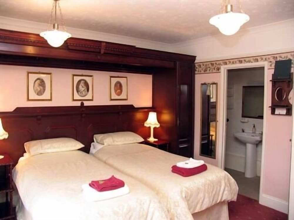 Looe Vacations - Dolphin Guest House - Property Image 8