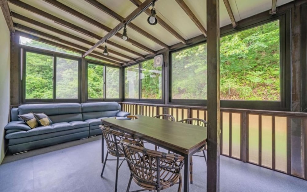 Yangpyeong Uno House Pool Villa view 4