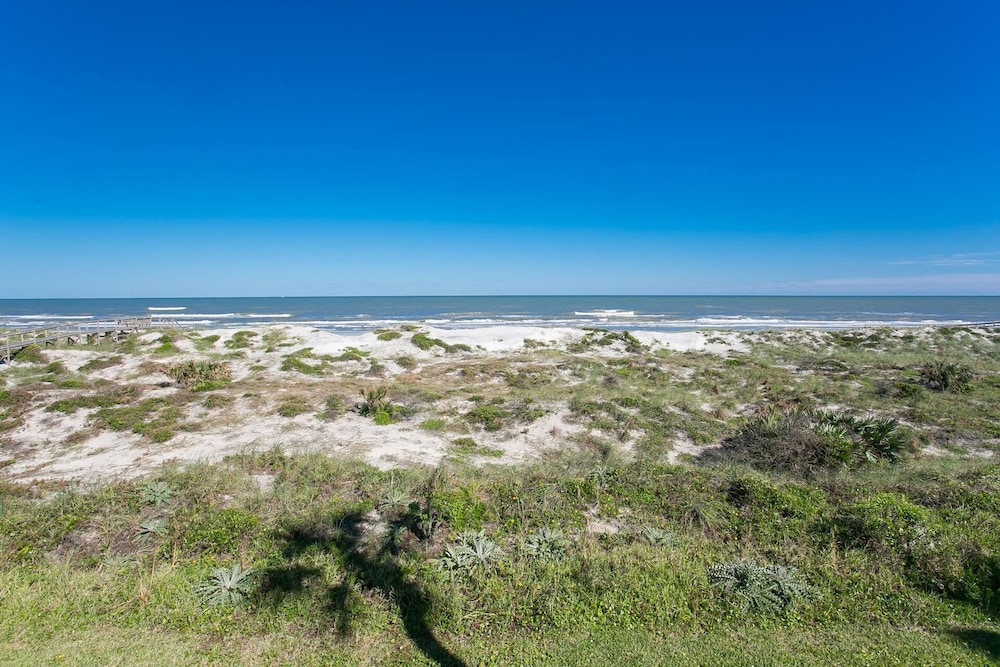 SEA Haven 516 [2/2.5] Free Activities! & Oceanfront Wifi Pool view 4