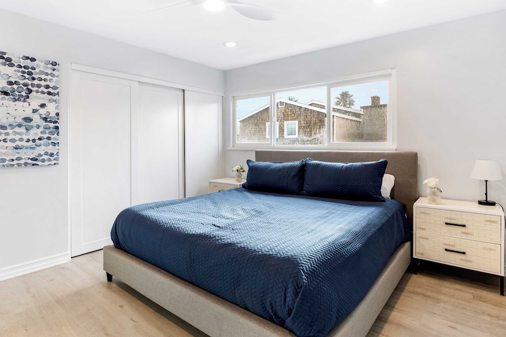 Sleeps 18 Steps to the Beach, Shops & Eateries Ocean Views, Patio, Fire Pit