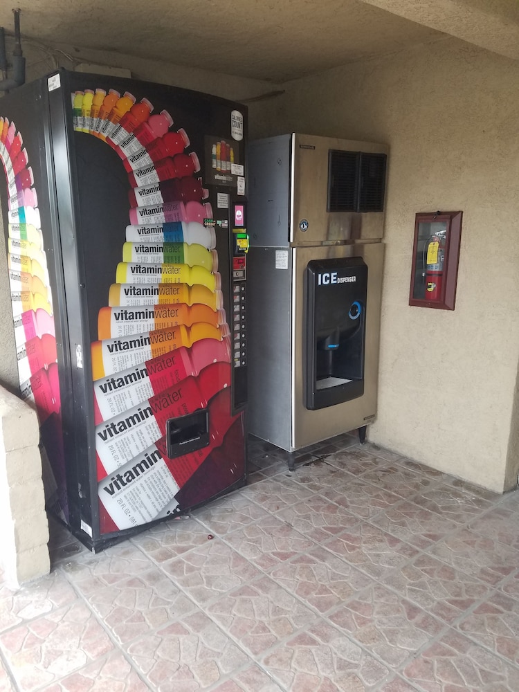 Motel 6 Anaheim Hills — photo 42
