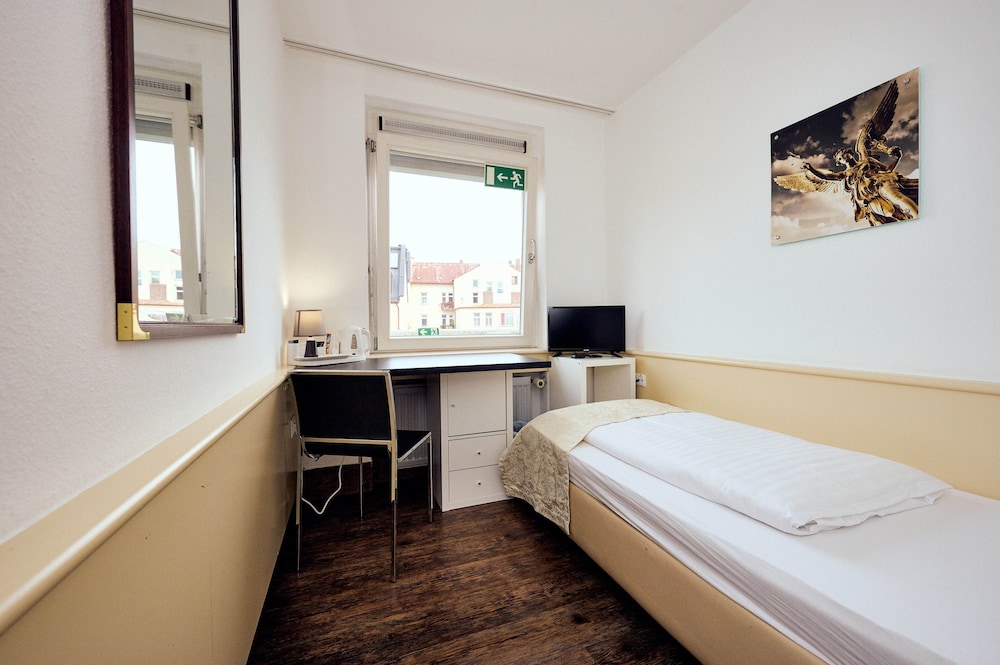 The 4 You Hostel & Hotel