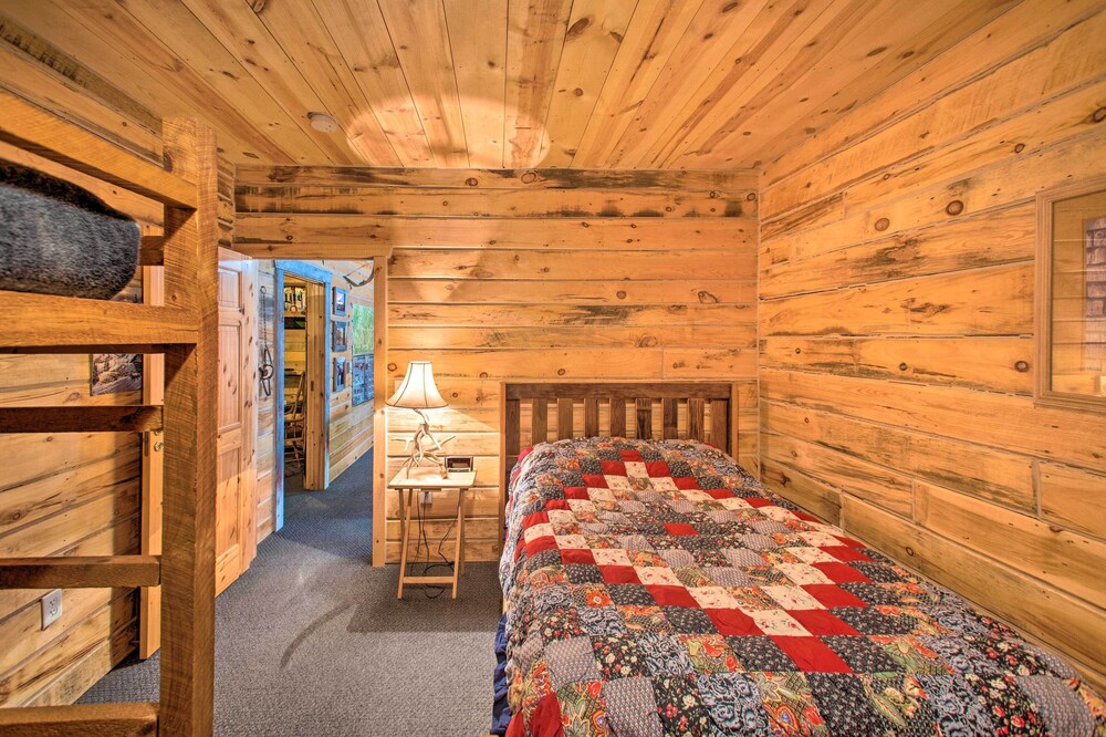 The Lodge in Powersville w/ Game Room & Fire Pit