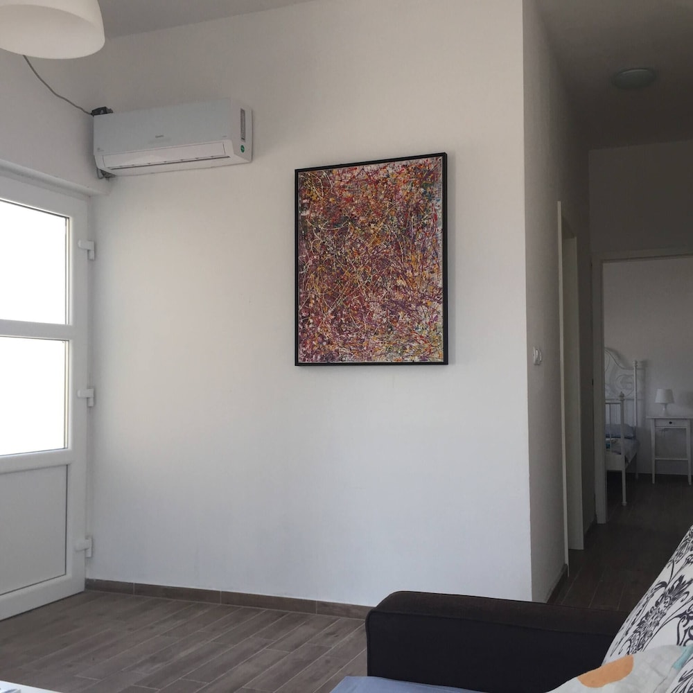 Charming Apartment in Lukovo Šugarje With Mountain Views