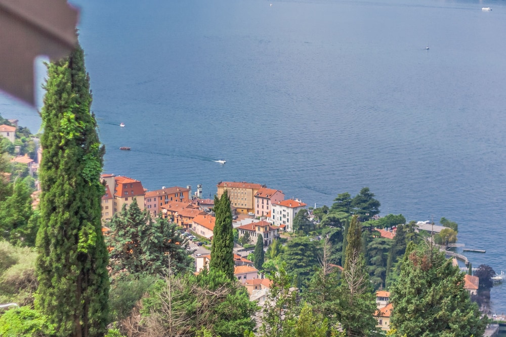 Queen Lake View in Perledo