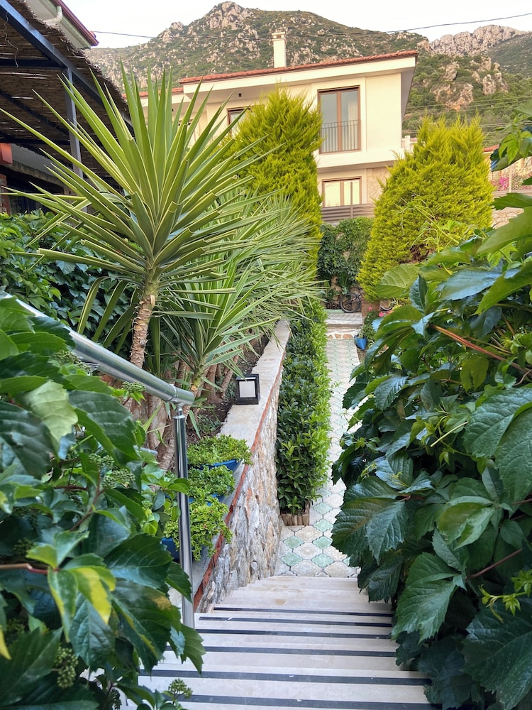 SUNA HOUSE