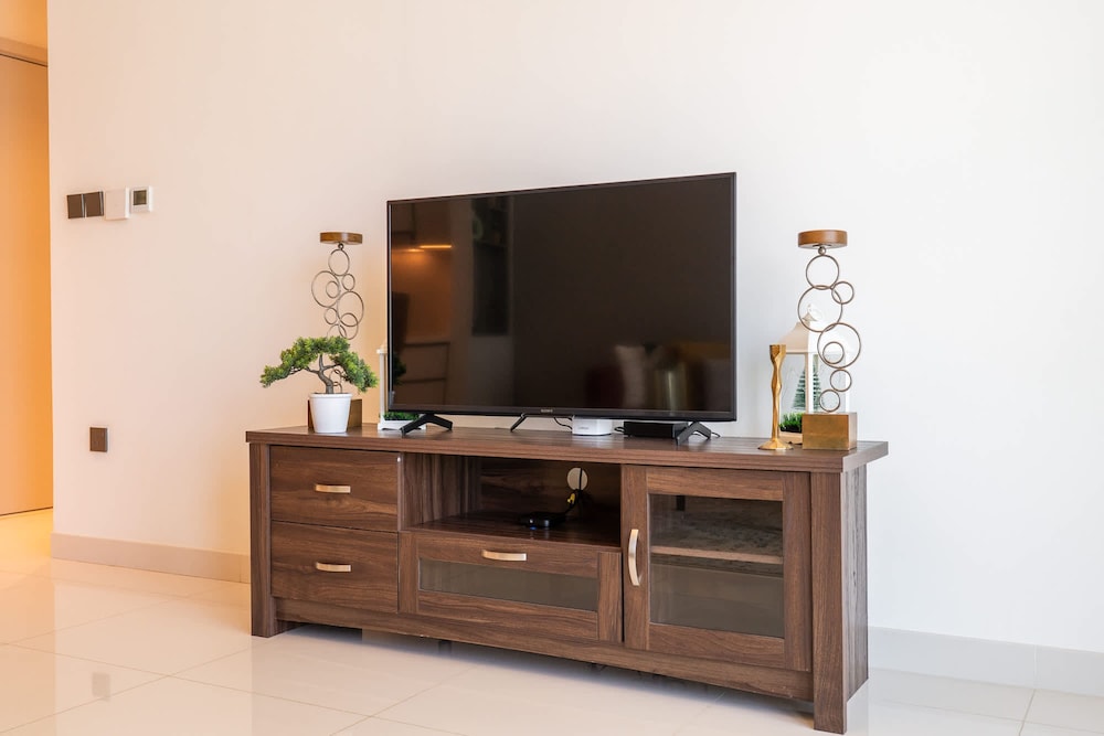 Mesmerizing 2BR in Emaar Beachfront With Sea Views