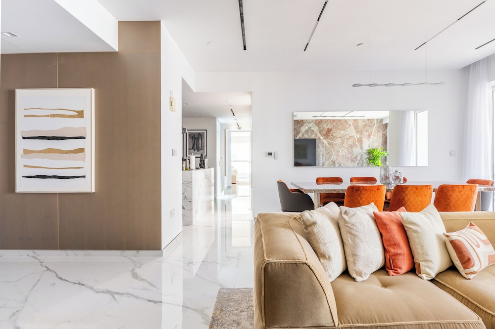 Seaside Elegance - Luxury 3-BR in JBR