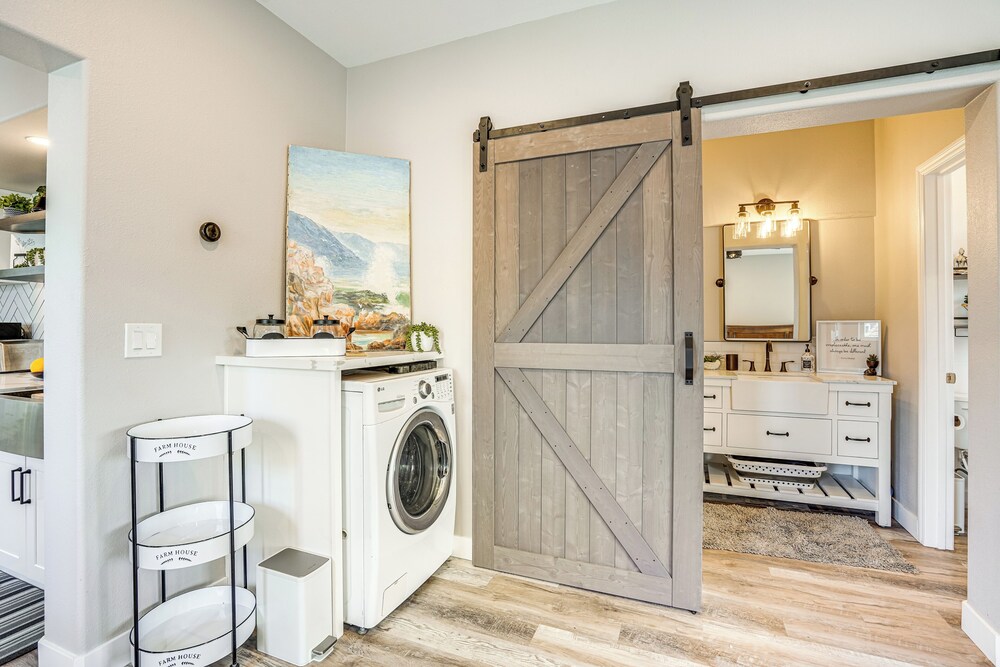 Pool & Hot Tub Access: Brentwood Getaway!